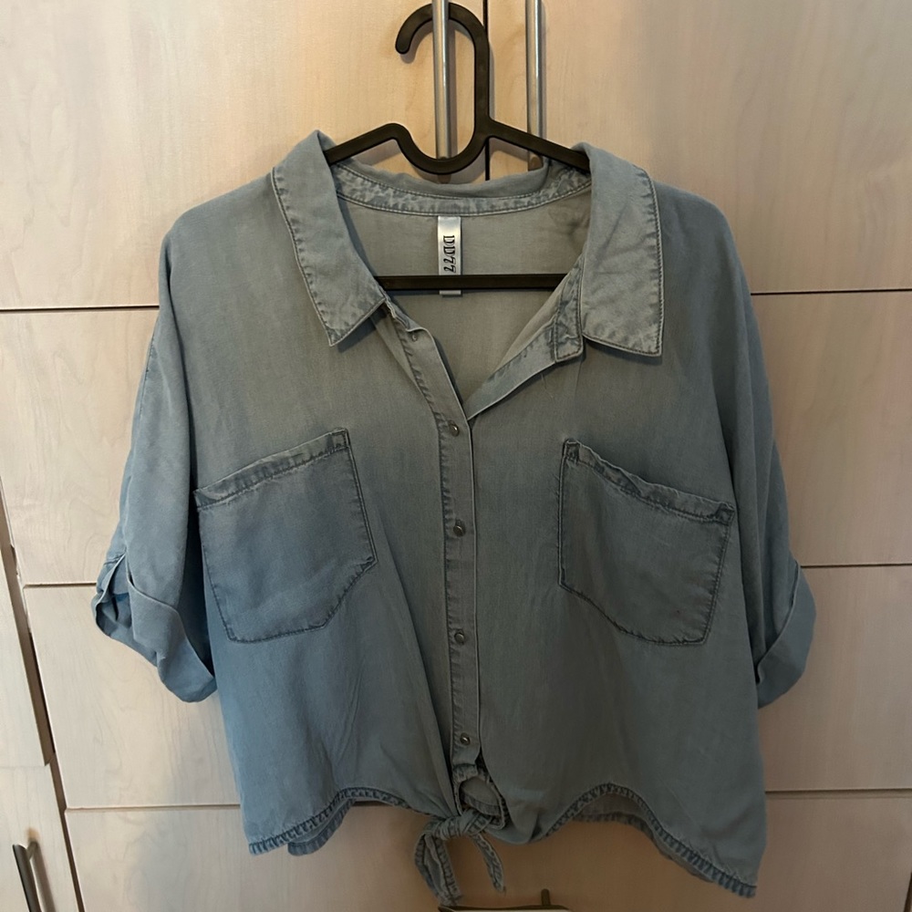 Women’s button up too